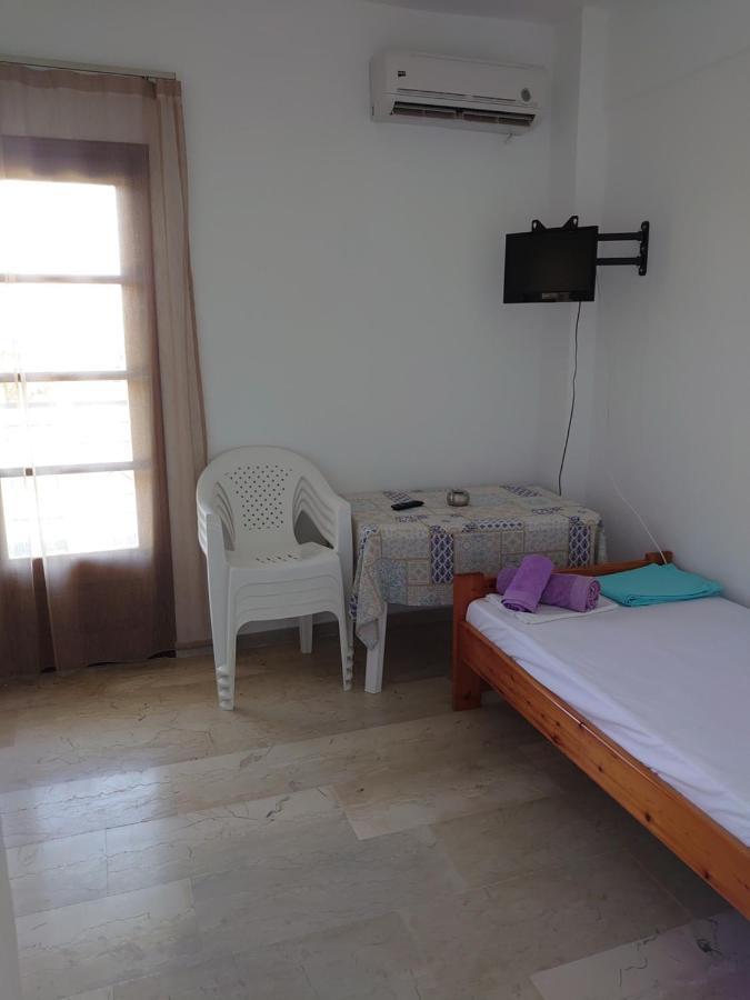 Merida Apartments Mola Kalyva Exterior photo