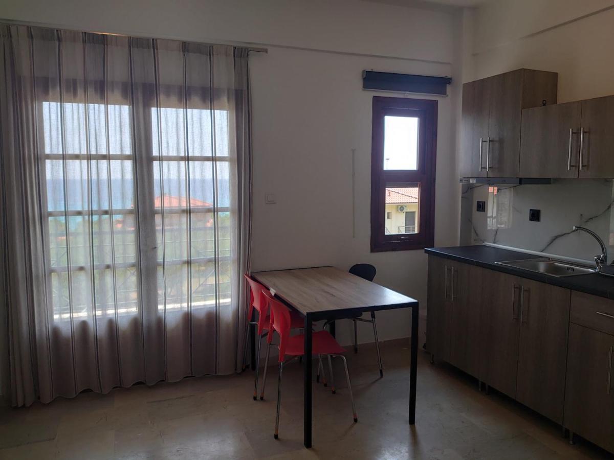 Merida Apartments Mola Kalyva Exterior photo